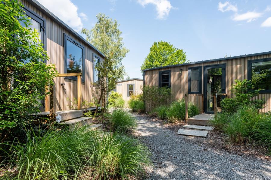 Accomodation : 10 nights = 10% off